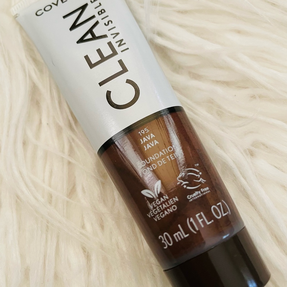 COVERGIRL Clean Invisible Foundation - Java - Picture 2 of 5